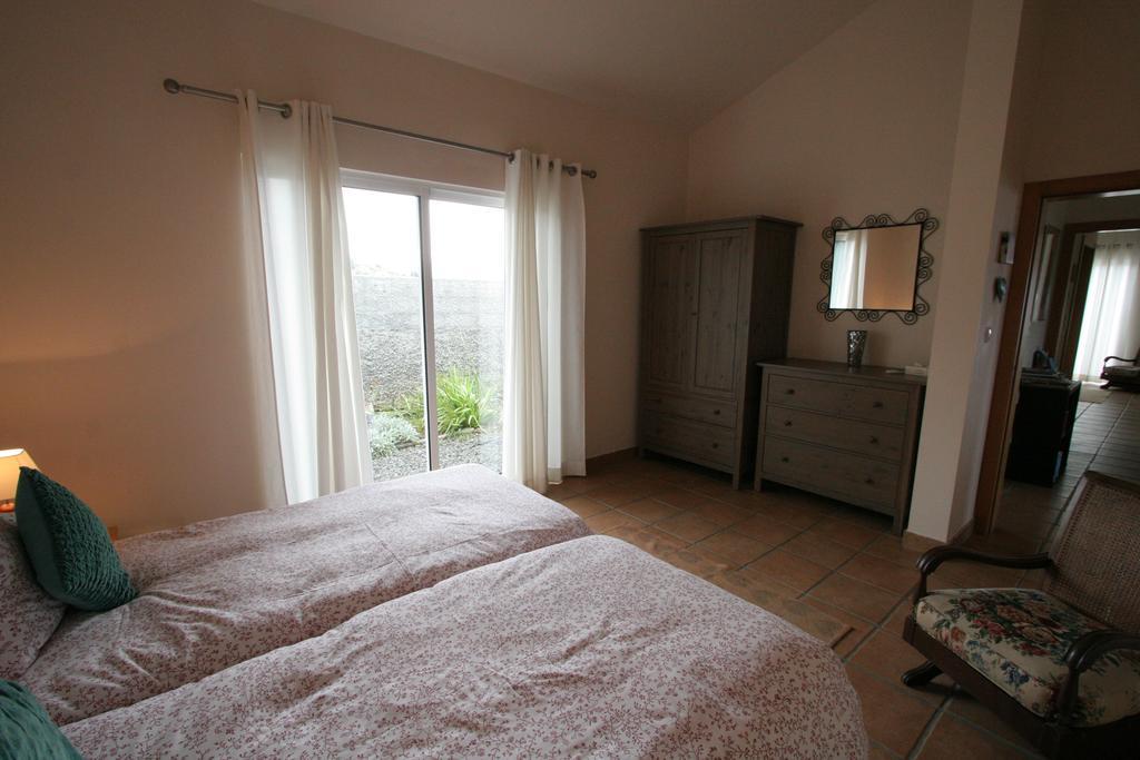 Banda Do Sol Self Catering Cottages Estreito Da Calheta Exteriör bild